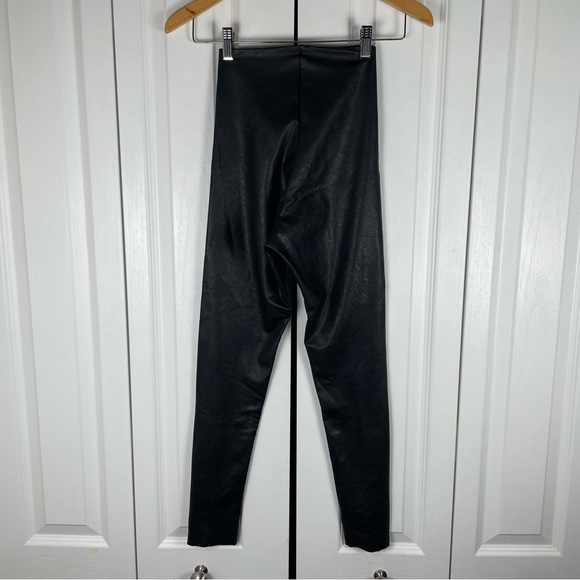 Evereve Commando 7/8 Faux Leather Leggings Womens XS Black Moto Goth Chic *Flaw* - Picture 5 of 14